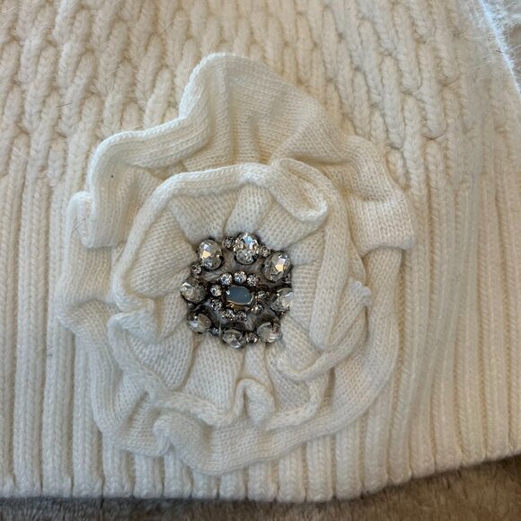 La-El All White Wool & Angora Detachable Pom Pom Beanie Hat (White POM) main image 8